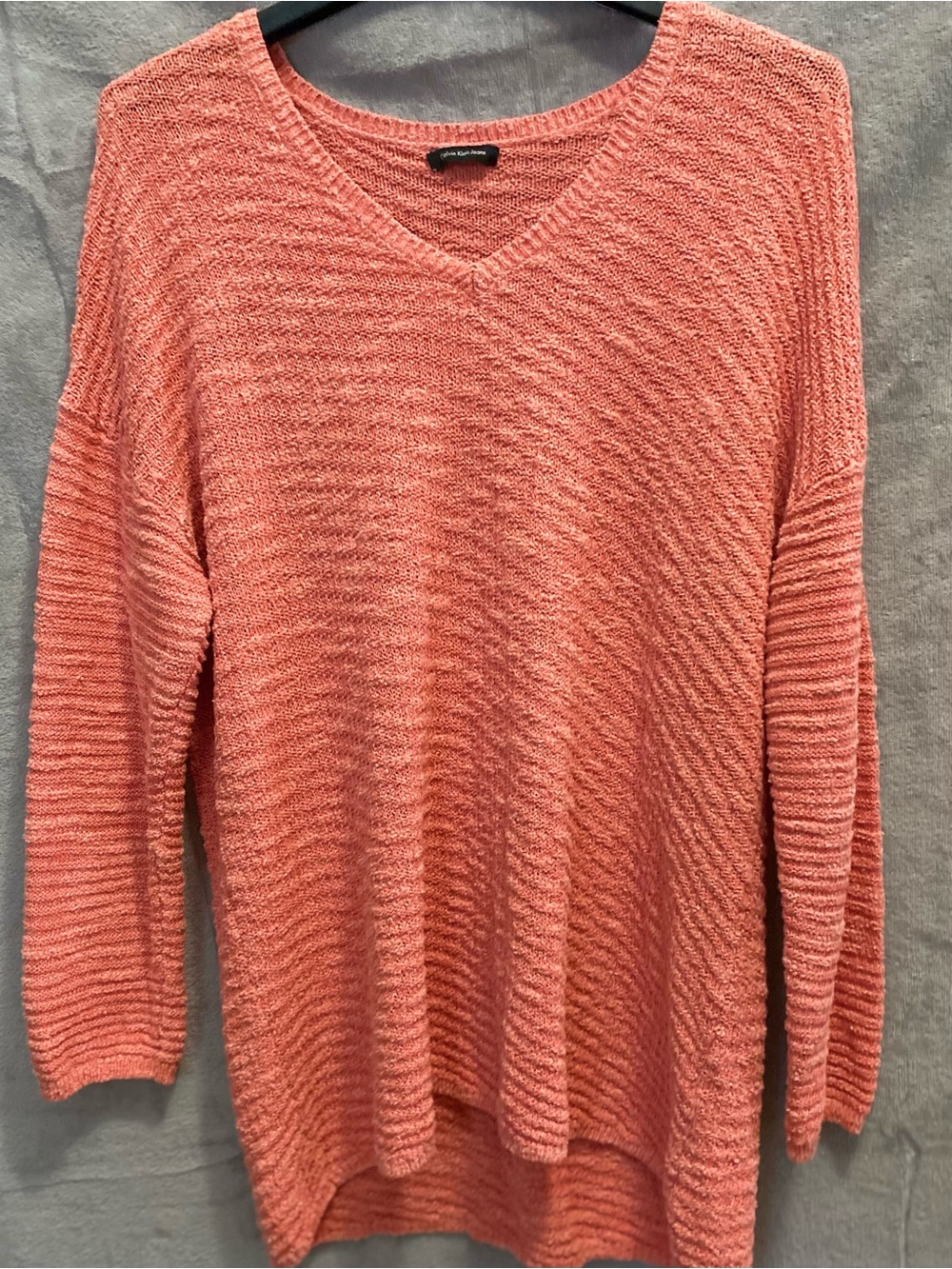 Calvin Klein Jeans Women’s Large Coral Pink Textured Knit V-Neck Pullover